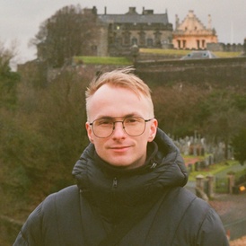 Leo Nagy in front of a castle